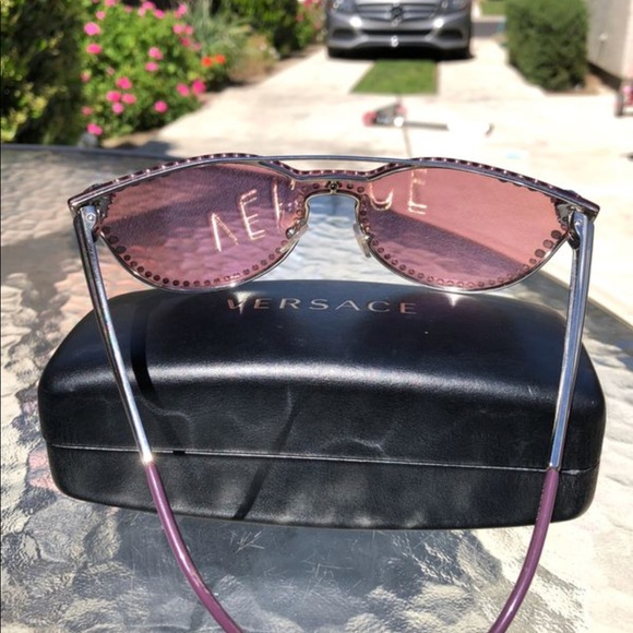 PINK MIRROR STUD VERSACE’S - Picture 3 of 3